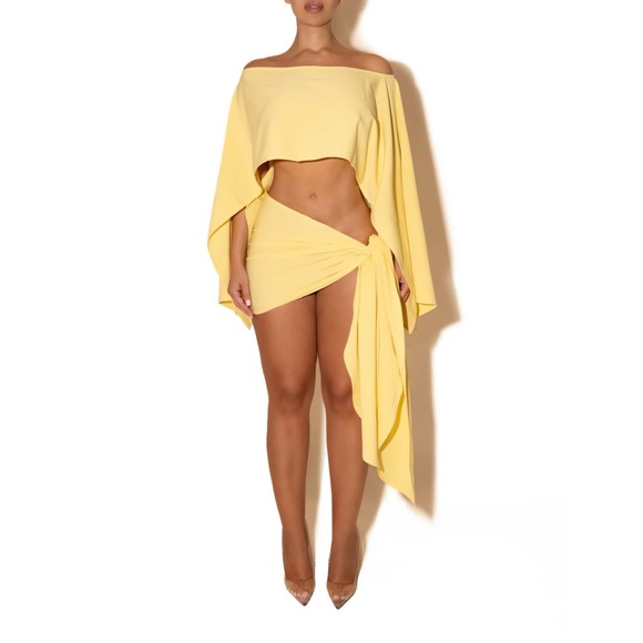 Yellow Set - Picture 3 of 3